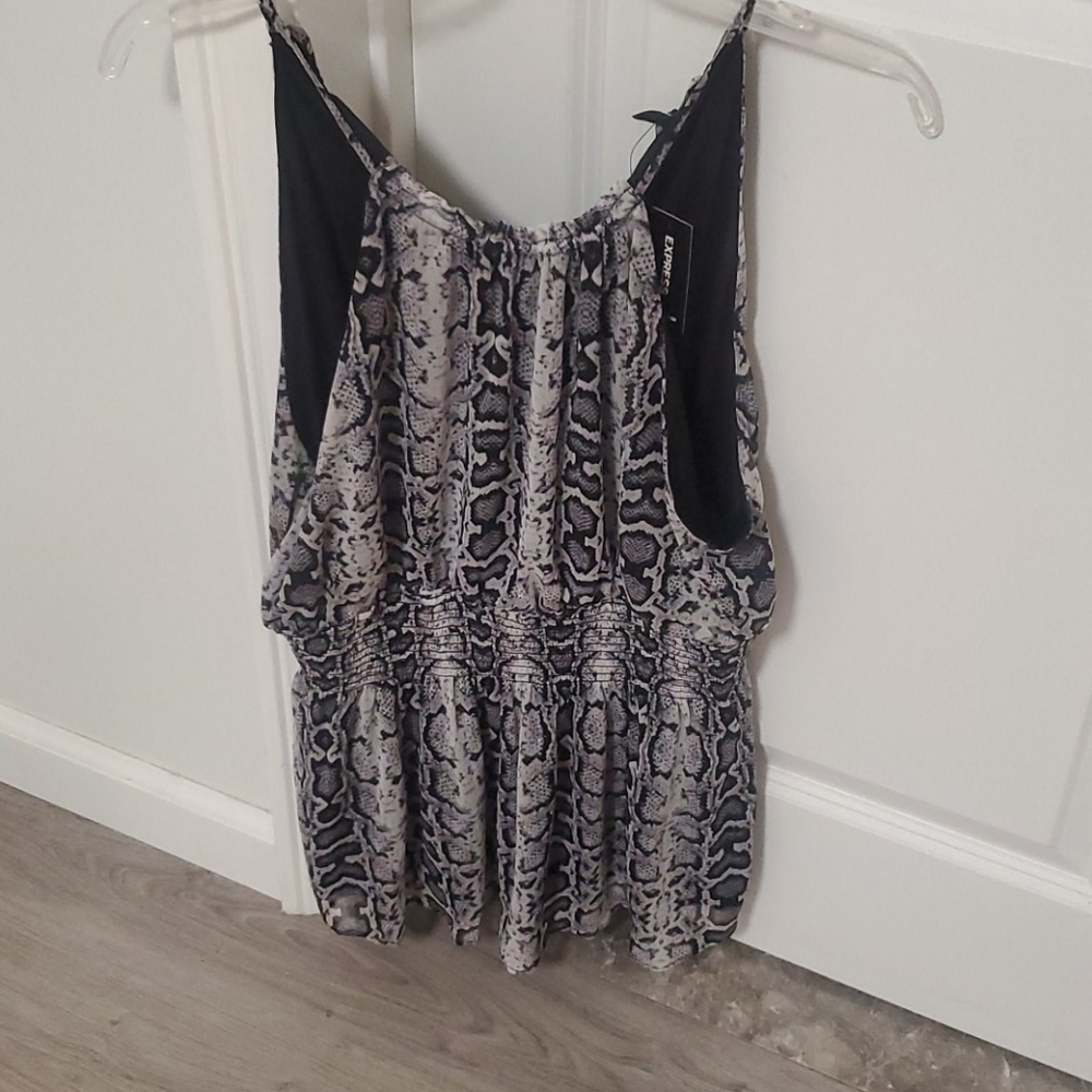 Snakskin pattern top M
